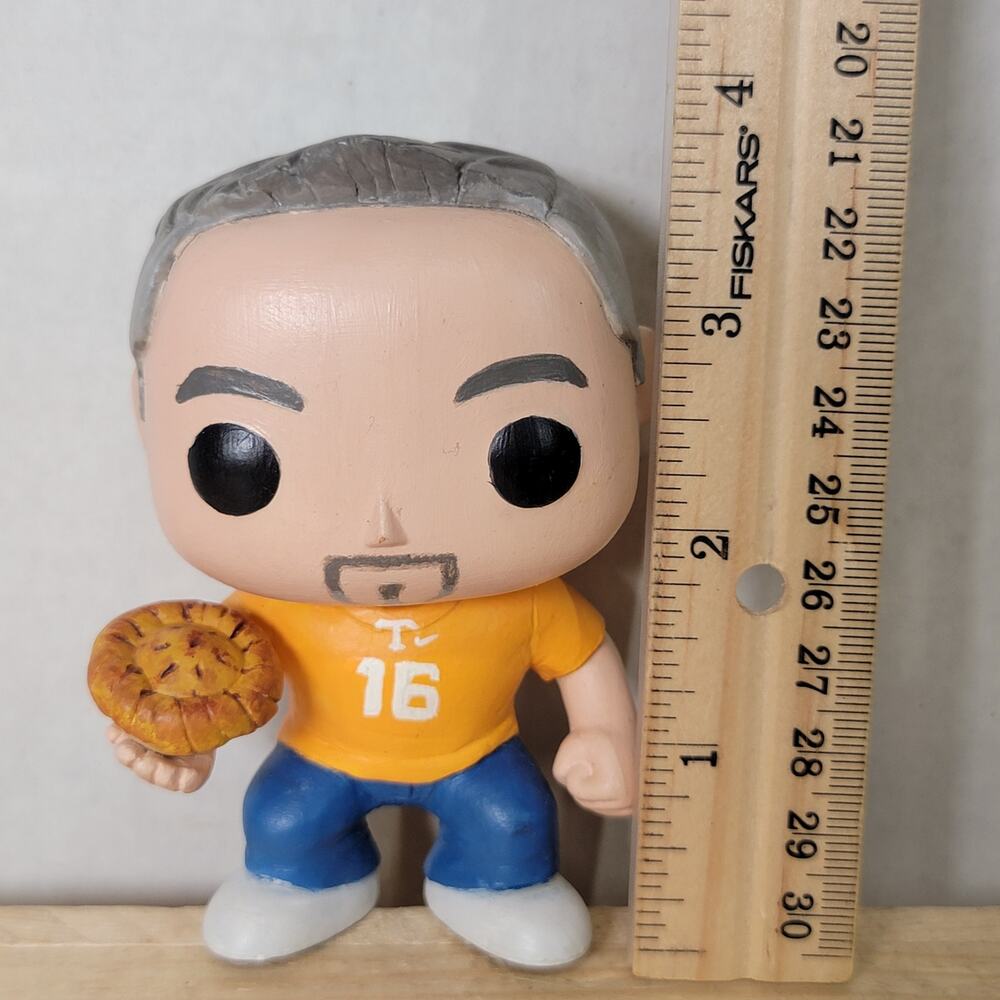 Funko Pop Random Guy With A Pie Pop - Picture 4 of 4